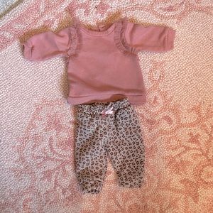 Baby girl sweatshirt and sweatpants outfit 0-3m